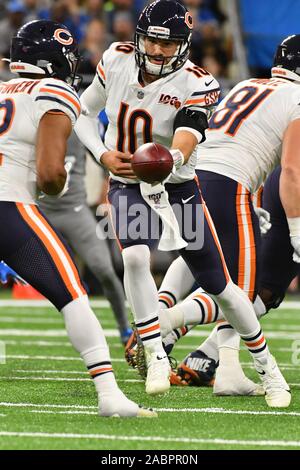 Detroit, Michigan, USA. 28th Nov, 2019. Chicago Bears QB Mitchell Trubisky (10) hands off the ball during NFL game between Chicago Bears and Detroit Lions on November 28, 2019 at Ford Field in Detroit, MI (Photo by Allan Dranberg/Cal Sport Media) Credit: Cal Sport Media/Alamy Live News Stock Photo