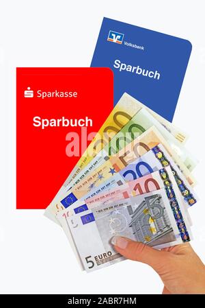 Sparbuch der Sparkasse und Volksbank sowie Hand mit Euro- Banknoten Stock Photo