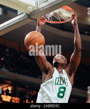 Action photo of antoine walker hi-res stock photography and images - Alamy