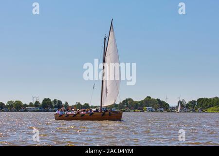 Auswanderer, traditional wooden sailboat sailing with tourists on Steinhuder Meer / Lake Steinhude, Lower Saxony / Niedersachsen, Germany Stock Photo