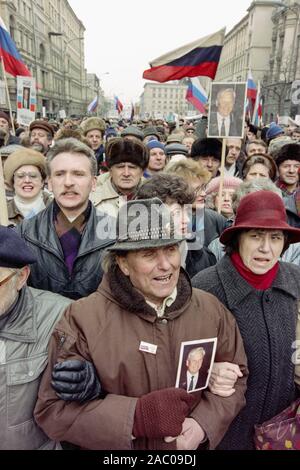 Russian citizens join a mass demonstration in support of President Boris Yeltsin March 28, 1993 in Moscow, Russia. Thousands marched through central Moscow ending in Red Square where Yeltsin addressed the crowd. Stock Photo