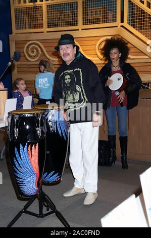 CARLOS SANTANA Joins Local Students As They Drum And Dance To The Beats Of The World Discovery Children's Museum  Las Vegas, Nv  October 29, 2019  Featuring: Carlos Santana, Cindy Blackman Santana Where: Las Vegas, Nevada, United States When: 29 Oct 2019 Credit: DJDM/WENN.com Stock Photo