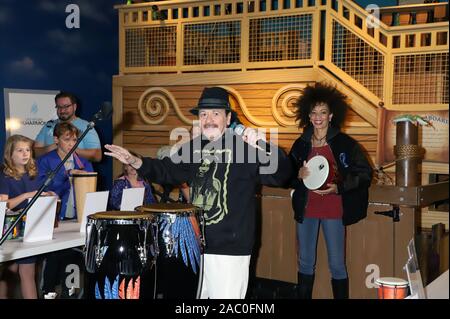 CARLOS SANTANA Joins Local Students As They Drum And Dance To The Beats Of The World Discovery Children's Museum  Las Vegas, Nv  October 29, 2019  Featuring: Carlos Santana, Cindy Blackman Santana Where: Las Vegas, Nevada, United States When: 29 Oct 2019 Credit: DJDM/WENN.com Stock Photo