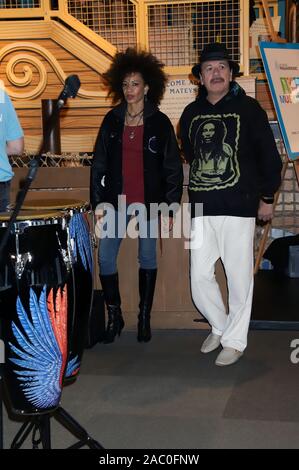 CARLOS SANTANA Joins Local Students As They Drum And Dance To The Beats Of The World Discovery Children's Museum  Las Vegas, Nv  October 29, 2019  Featuring: Carlos Santana, Cindy Blackman Santana Where: Las Vegas, Nevada, United States When: 29 Oct 2019 Credit: DJDM/WENN.com Stock Photo