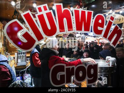 Berlin, Germany. 29th Nov, 2019. Staff members of a shop sell mulled wine at the Christmas market on Breitscheidplatz in Berlin, Germany, on Nov. 29, 2019. Credit: Shan Yuqi/Xinhua/Alamy Live News Stock Photo