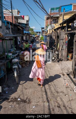 Buddhist nuns collecting alms in Yangon streets, Myanmar Stock Photo
