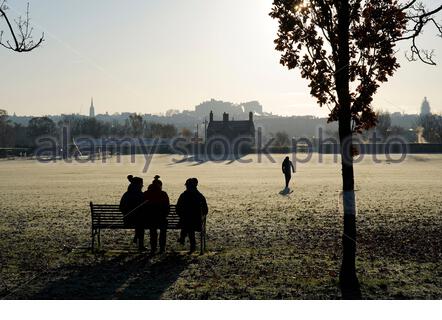 Edinburgh, Scotland, UK. 30th Nov 2019.  People enjoying the clear, cold and frosty weather in Inverleith Park, with a view of Edinburgh Castle and skyline. Credit: Craig Brown/Alamy Live News Stock Photo