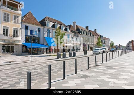 Europe, France, Nouvelle-Aquitaine, Orthez, Shops on Boulevard des Pommes Stock Photo