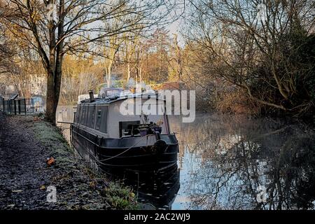 Winter morning, River Stort, Narrow Boat Stock Photo