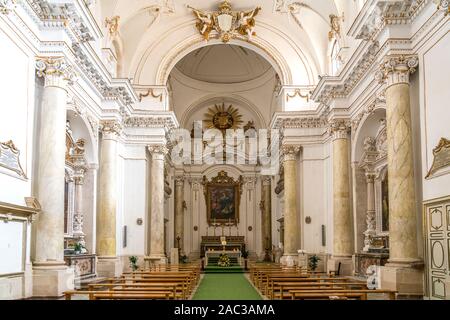 Innenraum der Kirche Santa Maria della Concezione, Insel Ortigia, Syrakus, Sizilien, Italien, Europa  |  church Santa Maria della Concezione interior, Stock Photo