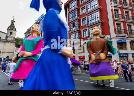 “Giants and Big-Heads”, Aste Nagusia (English: Great Week) the main festival of Bilbao, Bizkaia, Basque Country, Spain, Europe Stock Photo