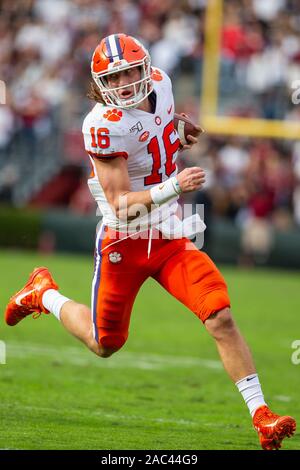 Columbia, SC, USA. 30th Nov, 2019. Clemson Tigers quarterback Trevor Lawrence (16) runs with the ball in the NCAA matchup at Williams-Brice Stadium in Columbia, SC. (Scott Kinser/Cal Sport Media). Credit: csm/Alamy Live News Stock Photo