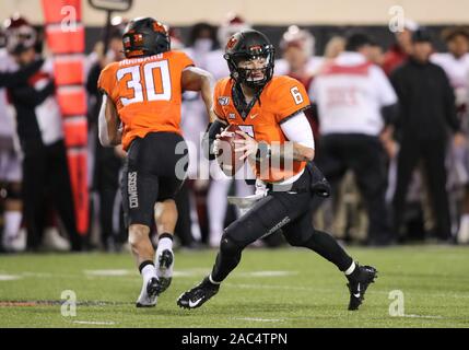 Stillwater, OK, USA. 30th Nov, 2019. Oklahoma State quarterback Dru Brown (6) scrambles during a football game between the University of Oklahoma Sooners and the Oklahoma State Cowboys at Boone Pickens Stadium in Stillwater, OK. Gray Siegel/CSM/Alamy Live News Stock Photo