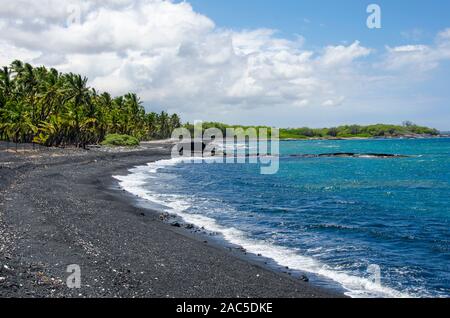 Looking south along the mostly black sand beach of Keawaiki Bay, north of Kona, Hawai'i Island; an 1859 eruption of Mauna Loa flowed into this area, w Stock Photo