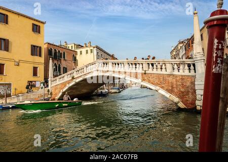 Venice, the Ponte delle Guglie (bridge of the spires - 1580) over the Cannaregio canal of the Venetian lagoon. UNESCO world heritage site, Italy Stock Photo