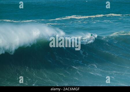 Huge XXL 20-30 metre (70-100 feet) waves at the Praia do Norte Nazare Portugal Stock Photo