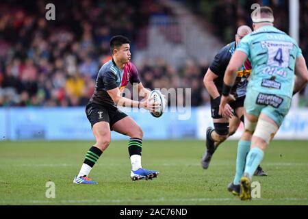 London, UK. 01st Dec, 2019. Marcus Smith of Harlequins in action during Premiership Rugby Cup match between Harlequins and Gloucester at Twickenham Stoop on Sunday, 01 December 2019. London England . (Editorial use only, license required for commercial use. No use in betting, games or a single club/league/player publications.) Credit: Taka G Wu/Alamy Live News Stock Photo