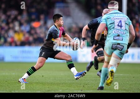 London, UK. 01st Dec, 2019. Marcus Smith of Harlequins in action during Premiership Rugby Cup match between Harlequins and Gloucester at Twickenham Stoop on Sunday, 01 December 2019. London England . (Editorial use only, license required for commercial use. No use in betting, games or a single club/league/player publications.) Credit: Taka G Wu/Alamy Live News Stock Photo