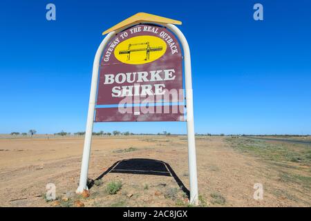 Bourke shire Gateway to the Real Outback sign, New South Wales, NSW, Australia Stock Photo