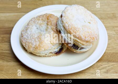 Puff pastry Mince Pies Stock Photo - Alamy
