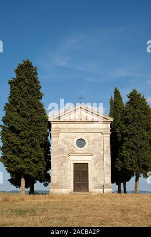The Chapel of the Madonna di Vitaleta a small and beautiful place of worship in the Val d'Orcia landscape between San Quirico and Pienza Tuscany Italy Stock Photo