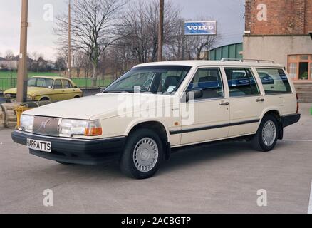 Volvo Car dealership, in Wakefield, in 1988, West Yorkshire, Northern England, UK Stock Photo