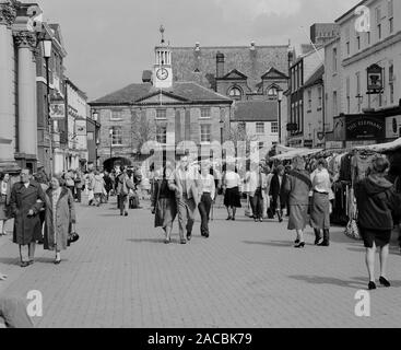 Shoppers in 1987 at the local market in Pontefract West Yorkshire, northern England, UK Stock Photo