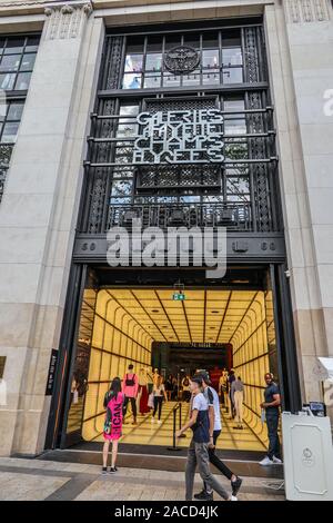 FRANCE. PARIS (8TH DISTRICT). GALERIES LAFAYETTE CHAMPS-ELYSEES, CHAMPS- ELYSEES AVENUE (LAYOUT: BJARKE INGELS AND BIG AGENCY Stock Photo - Alamy