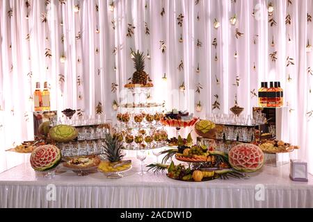 Fresh, exotic, organic fruits, light snacks in a plate on a buffet table. Assorted mini delicacies and snacks, restaurant food at event. Decorated del Stock Photo