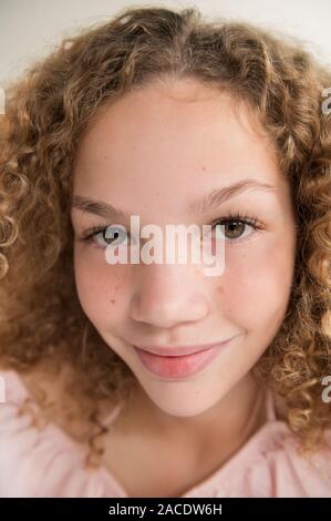 Portrait smiling girl 10 hi-res stock photography and images - Alamy
