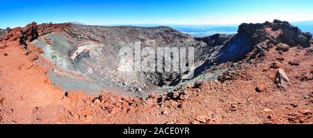 Volcanic Crater of Mount Ngauruhoe (Mount Doom) at Tongariro Alpine Crossing on North Island, New Zealand. The most famous day hike of New Zealand. Stock Photo