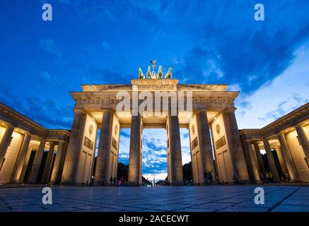 Brandenburg Gate at night in Berlin, Germany Stock Photo