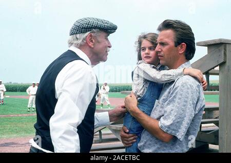 FIELD OF DREAMS 1989 Universal Studios film with Burt Lancaster at left and Kevin Costner Stock Photo