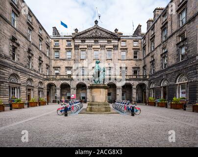 City Chambers courtyard with Just Eat rental bike park & Oor Wullie cartoon figure, Royal Mile, Edinburgh, Scotland, UK Stock Photo