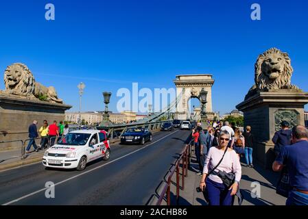 Széchenyi Chain Bridge across the River Danube connecting Buda and Pest, Budapest, Hungary Stock Photo