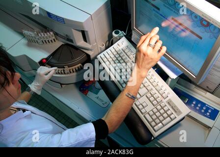 Immunology lab. Technician working in an immunology laboratory. Photographed in Antibes, France. Stock Photo