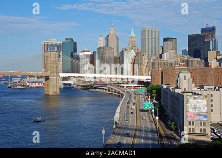 Downtown Manhattan and Brooklyn Bridge, Blick auf den Highway, New York City, USA, Amerika Stock Photo