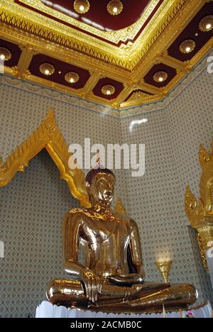 Solid Gold Buddha Statue in Phra Maha Mondop, Wat Trimitr, Bangkok, Thailand, Asia Stock Photo