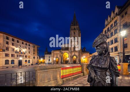 Oviedo, Spain - October 18 2019: View of Oviedo Cathedral at dusk with La Regenta statue on foreground Stock Photo