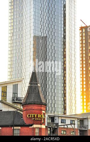 The City Road Inn set against a new apartment block in the Castlefield area of Manchester,UK Stock Photo