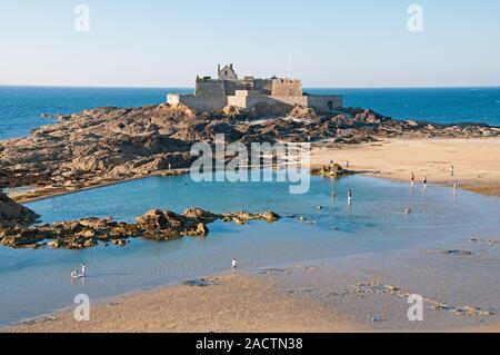 Saint-Malo beach and Fort National at low tide, Ille-et-Vilaine (35), Brittany, France Stock Photo