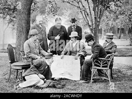 Niagara Falls power scheme. Electrical engineers in 1893 studying plans for a 5000-horsepower alternator for the hydroelectric power scheme at Niagara Stock Photo