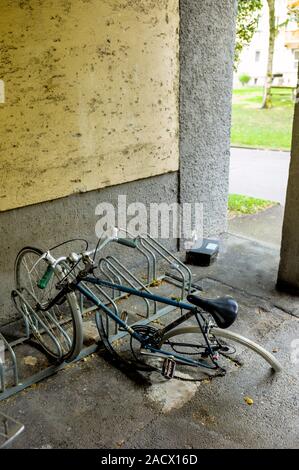Broken bike in the bike rack Stock Photo - Alamy