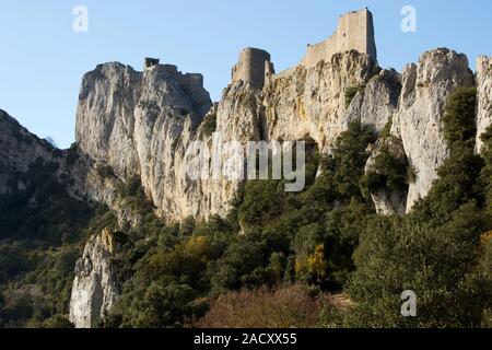 Peyrepertuse castle. View towards the ancient Cathar site of the Chateau de Peyrepertuse (Peyrepertuse Castle), Corbieres, France, in early winter. Pe Stock Photo