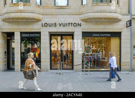 Louis Vuitton, Straßenszene, Königsallee, Düsseldorf, Nordrhein-Westfalen, Deutschland Photo - Alamy