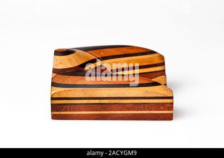 This model shows the influence of surface denudation and faulting on otherwise flat, horizontal strata. The discontinuity between the beds as viewed a Stock Photo