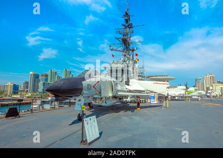 San Diego, Navy Pier, California, USA - August 1, 2018: war jet plane on the USS Midway Cold War battleship at San Diego. It was the longest-serving Stock Photo