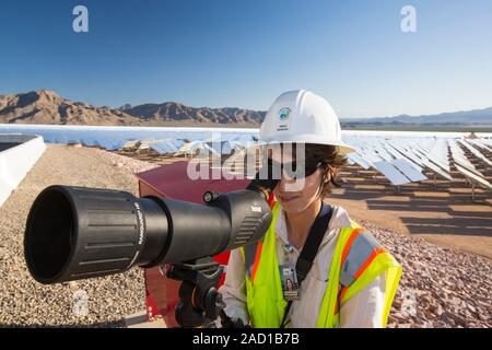 Andrea Wuenschel, one of 50 biologists working at The Ivanpah Solar Thermal Power Plant in California's Mojave Desert is currently the largest solar t Stock Photo