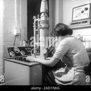 Scanning electron microscopy. Researcher operating a scanning electron microscope (SEM). Scanning electron microscopes use electrons to view objects a Stock Photo