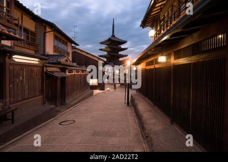 Kyoto, Japan - November 5 2018: Yasaka Pagoda of Hokan-ji temple, a wonderful temple in a traditional japanese street in Higashiyama-ku, Gion, Kyoto Stock Photo